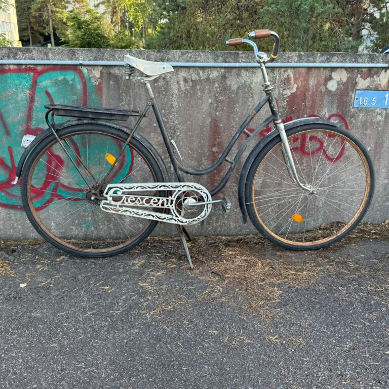 Crescent retro svart